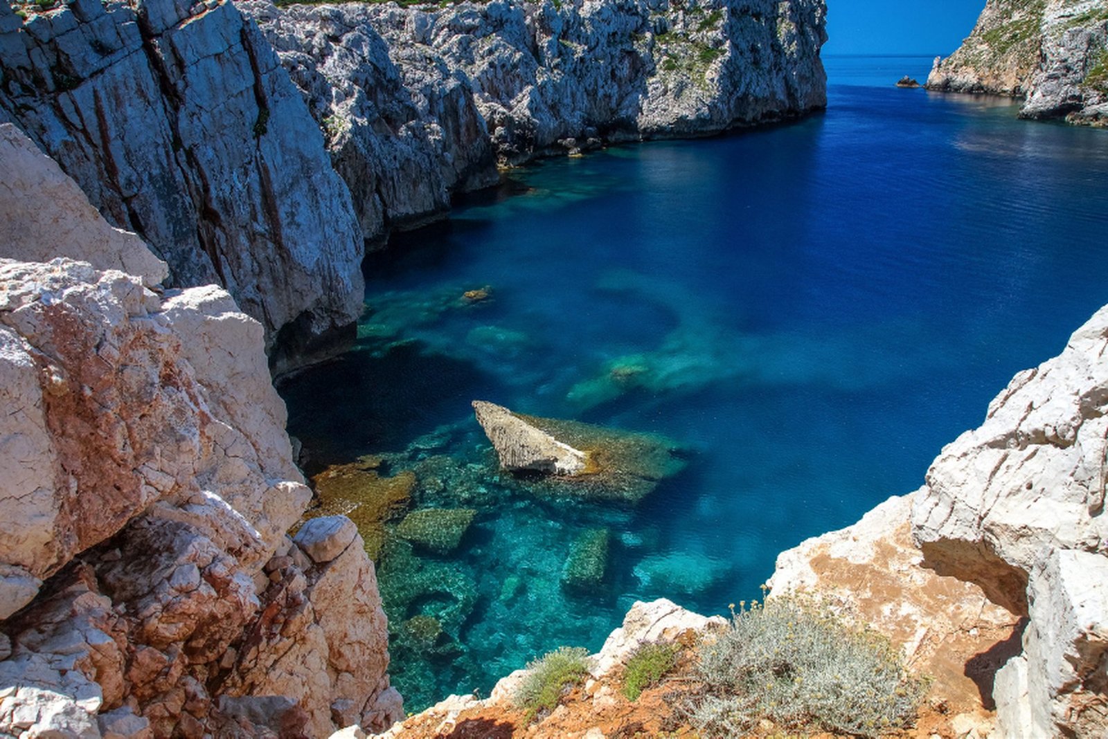 Cala dalle acque turchesi — Riviera del Corallo, Alghero
